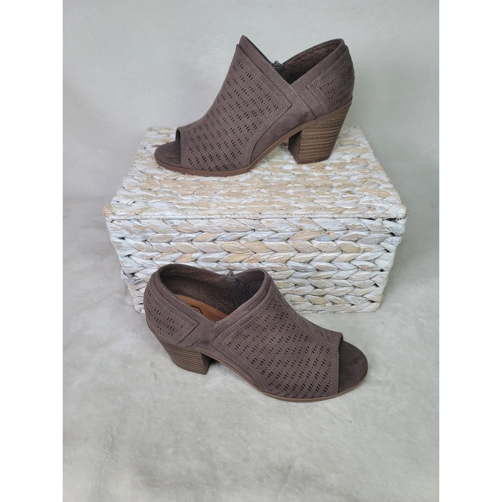 Madeline Boho Chic Perforated Peep Toe Booties Festival Taupe Brown 6.5M Western